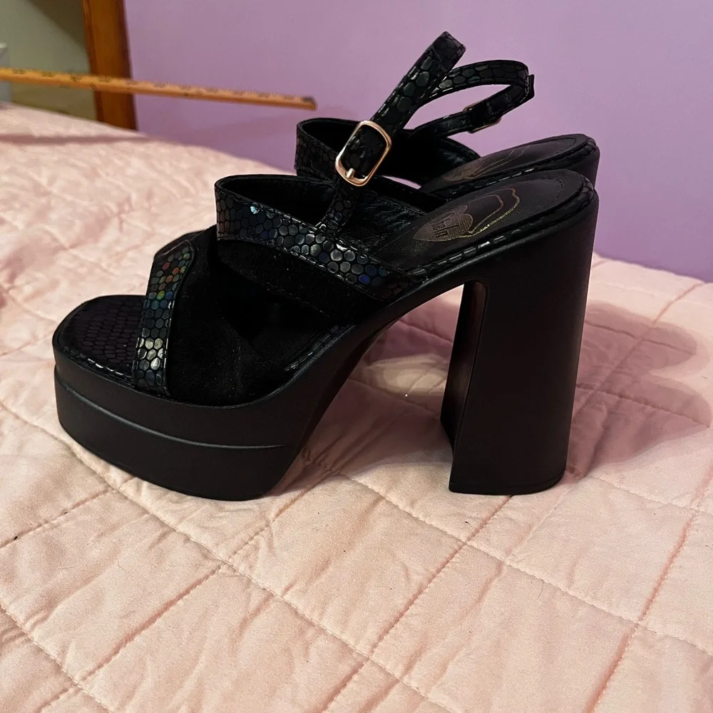 SHEIN Iridescent Black Platform Sandals